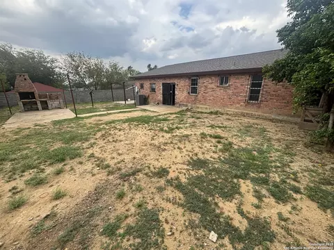Exterior - 205 Sunset Loop, Laredo, TX 78046 photo 6 of 7
