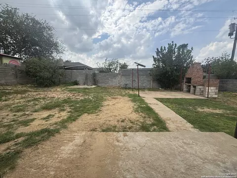 Exterior - 205 Sunset Loop, Laredo, TX 78046 photo 2 of 7