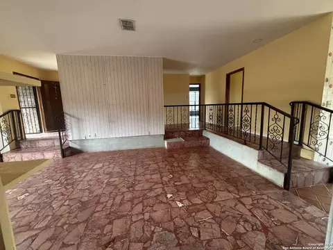 Living - 205 Sunset Loop, Laredo, TX 78046 photo 4 of 5