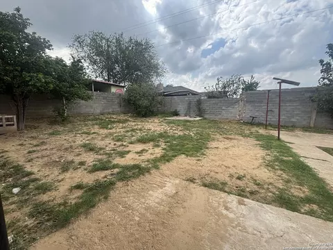 Exterior - 205 Sunset Loop, Laredo, TX 78046 photo 4 of 7