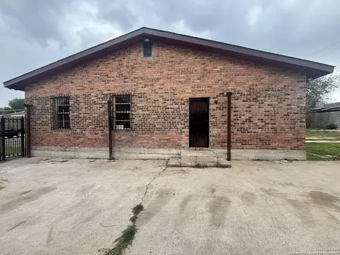 Exterior - 205 Sunset Loop, Laredo, TX 78046 photo 7 of 7
