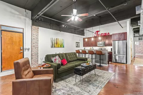 1339 S Flores #106B, San Antonio, TX 78204