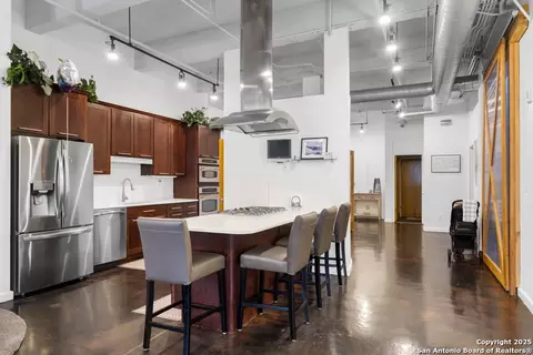 1339 S Flores #203, San Antonio, TX 78204