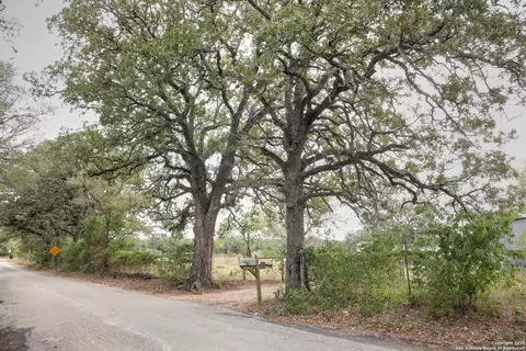 81 Sandy Creek Rd, Dale, TX 78616