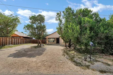 1232 Eastview Dr, Canyon Lake, TX 78133