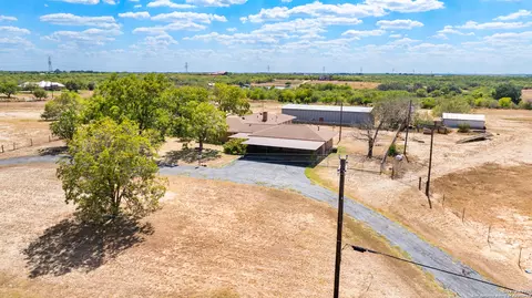 550 Bus Loop 181 S, Floresville, TX 78114