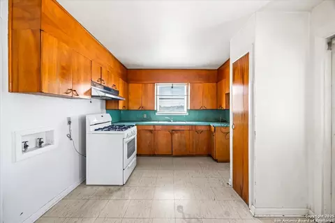 Kitchen - 19239 Mcdonald, Lytle, TX 78052 photo 1 of 2