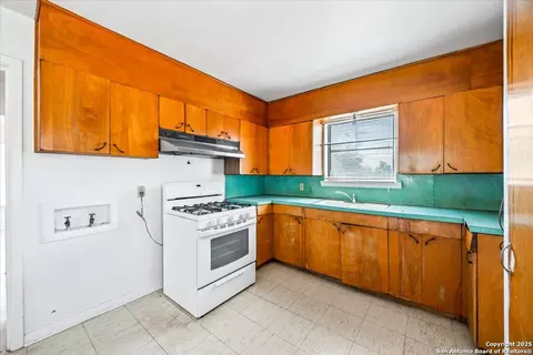 Kitchen - 19239 Mcdonald, Lytle, TX 78052 photo 2 of 2