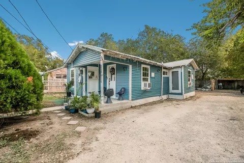 407 W Baxter, Seguin, TX 78155