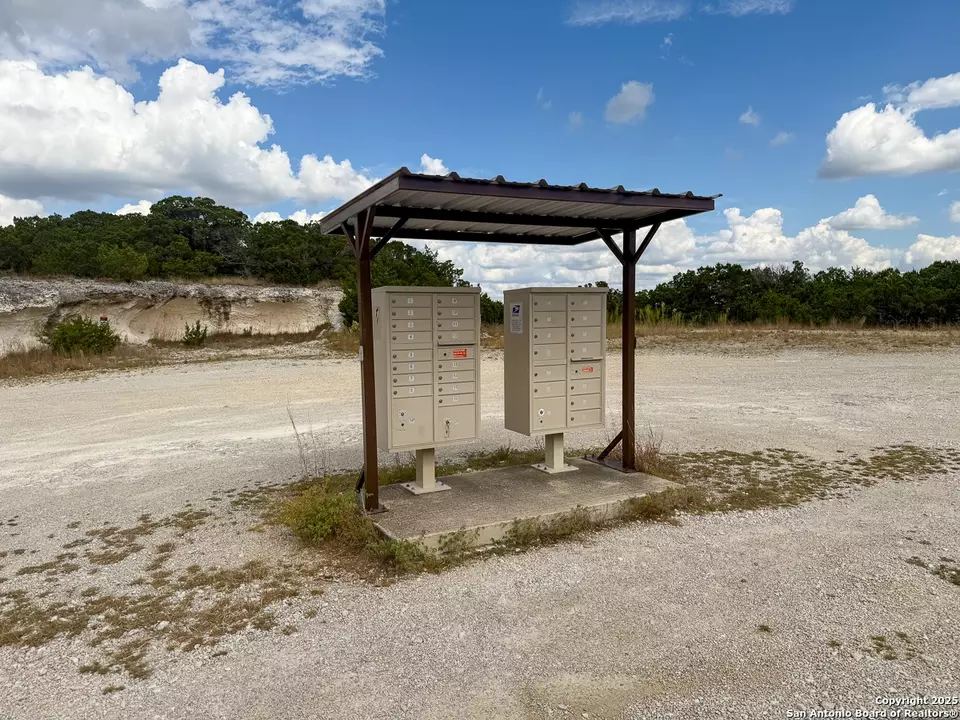 1 Timbercreek Rd, Pipe Creek, TX 78063 | MLS# 1914412 | 24 Photos - Movoto