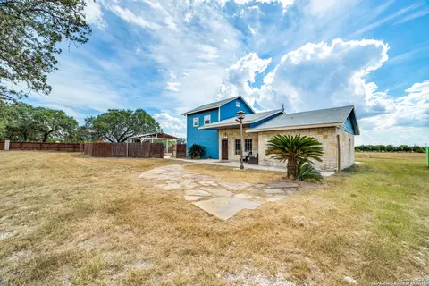 160 County Road 6860, Natalia, TX 78059