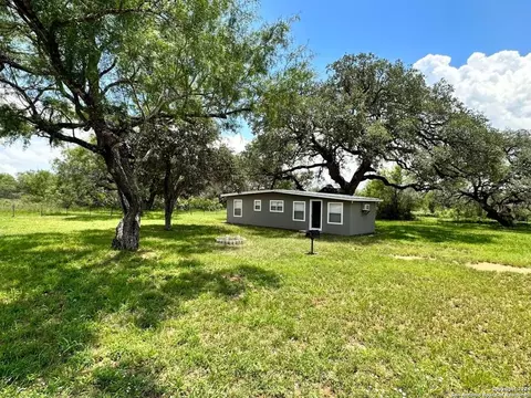 5515 Fm 462, Moore, TX 78057