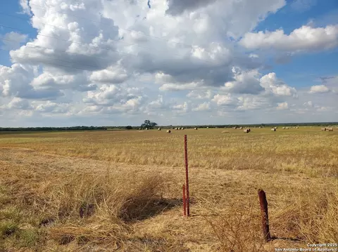 8093 County Road 2400, Moore, TX 78057 photo 11