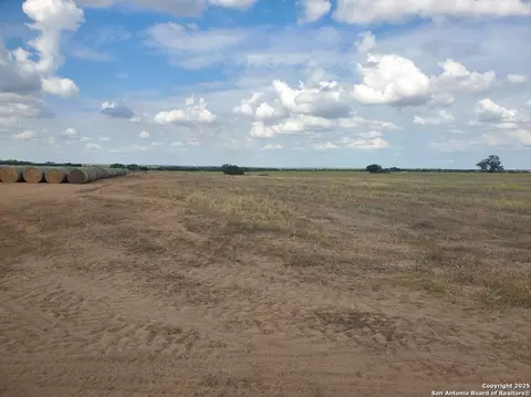 8093 County Road 2400, Moore, TX 78057 photo 3