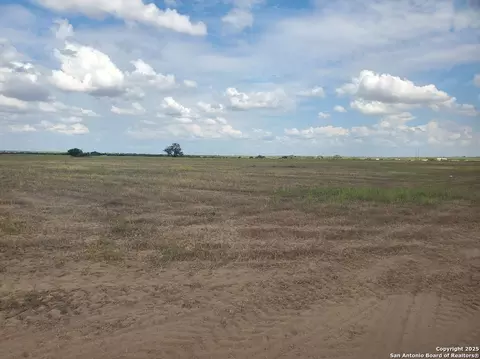 8093 County Road 2400, Moore, TX 78057 photo 2