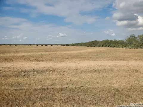 1196 County Road 1670, Moore, TX 78057