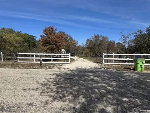 235 E King Phillips, Poteet, TX 78065