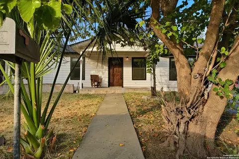 521 Old Carrizo, Uvalde, TX 78801