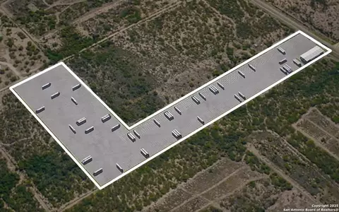 20757 N 83, Laredo, TX 78045