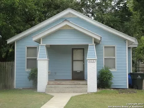 615 Elm St, Seguin, TX 78155