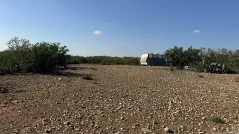 1588 Pr 1688 Four X Rd, Moore, TX 78057 photo 2