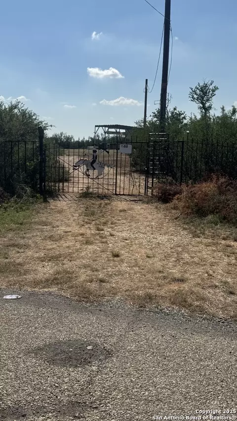 1588 Pr 1688 Four X Rd, Moore, TX 78057 photo 10