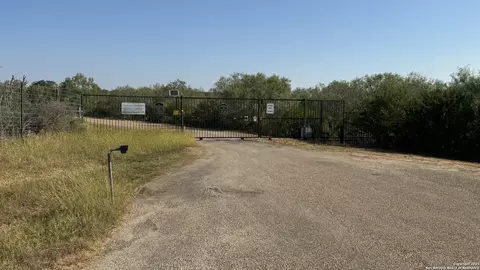 1588 Pr 1688 Four X Rd, Moore, TX 78057