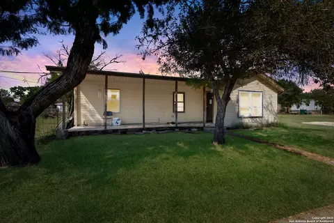 175 S 2nd St, Poteet, TX 78065