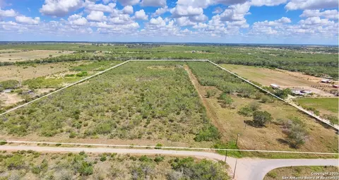 299115 Cr 779, Devine, TX 78016