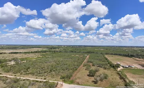 299 Cr 779, Devine, TX 78016