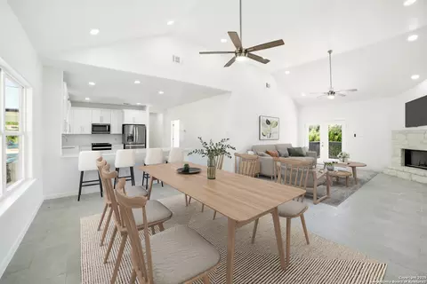 221 Deer Oaks Dr, Lakehills, TX 78063