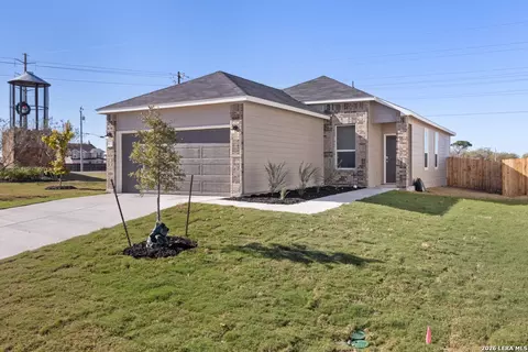 3905 Woodside Dr, Seguin, TX 78155