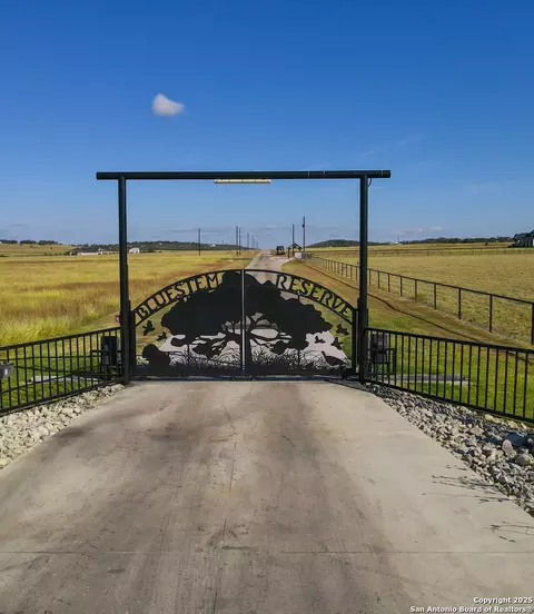 1271 Branch Rd, Geronimo, TX 78155