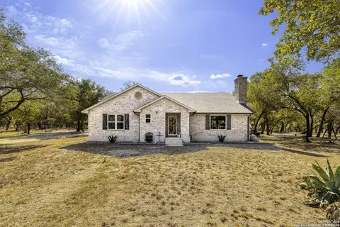 127 Scenic Oak, Floresville, TX 78114