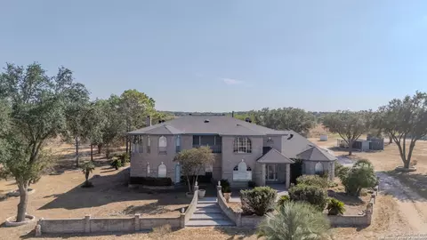 5280 Smith Rd, Von Ormy, TX 78073