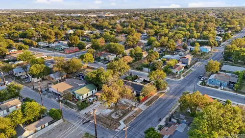 1924 Montezuma, San Antonio, TX 78207