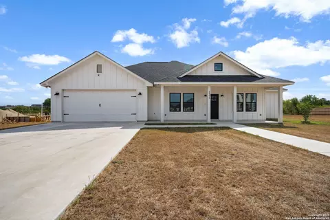 1555 Vista Vw, Pleasanton, TX 78064
