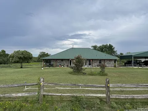 1912 Seminole Tr, Dale, TX 78616