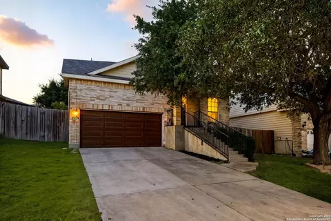 10611 Apple Spgs, Universal City, TX 78148
