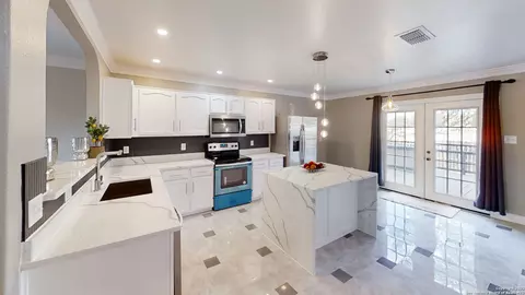 8903 Scarlet Crk, Universal City, TX 78148