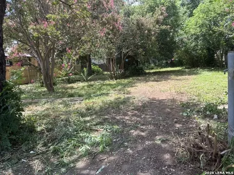 210 Mercedes, San Antonio, TX 78207
