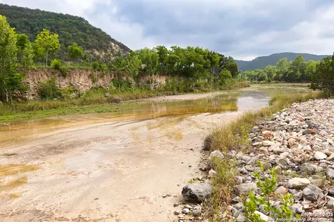 35298 Fm 187, Vanderpool, TX 78885