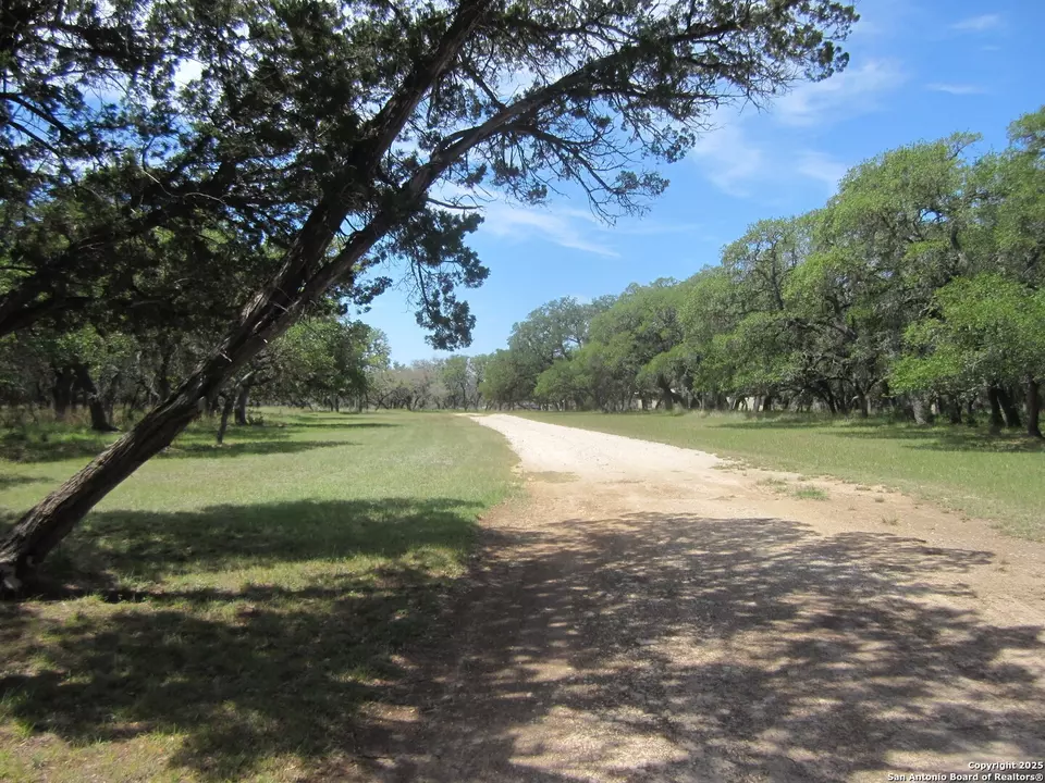  1318 Oak Ridge Ln, Pipe Creek, TX 78063 photo 36