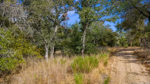 14 Sandstone Ln, Seguin, TX 78155