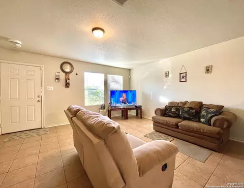 910 Absolon Farm, San Antonio, TX 78228