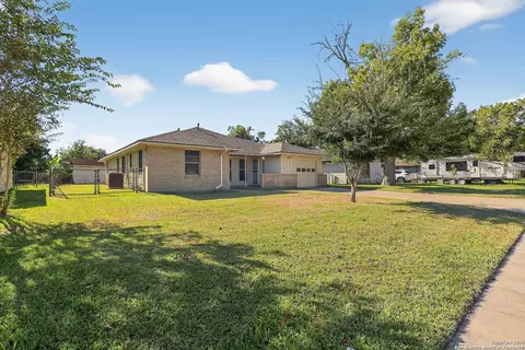 119 Bois D Arc, Lake Jackson, TX 77566