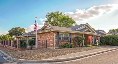 6118 Crescent Fls, Windcrest, TX 78239