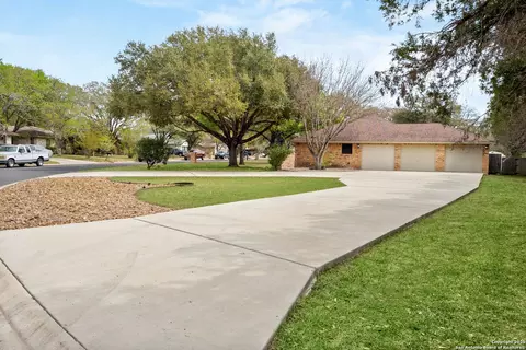 1633 Willow, Seguin, TX 78155