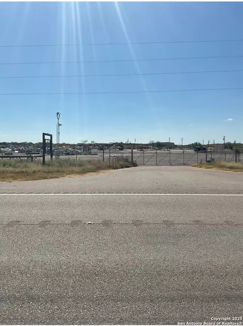 3510 Fm 468, Cotulla, TX 78014 photo 7