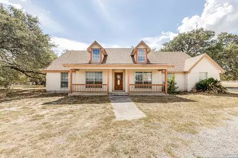 206 Tipperary Ln, Floresville, TX 78114